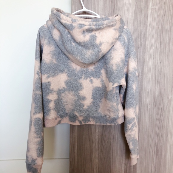 Aritzia TNA Crop Hoodie - Picture 5 of 7